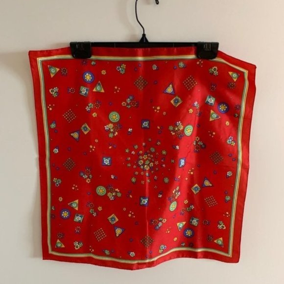 Small Square Patterned Scarf Red - Picture 2 of 4